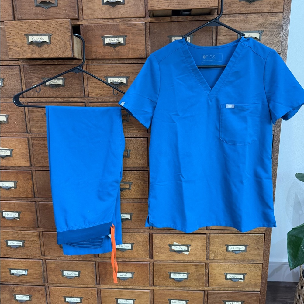 FIGS Alps Blue scrub set small